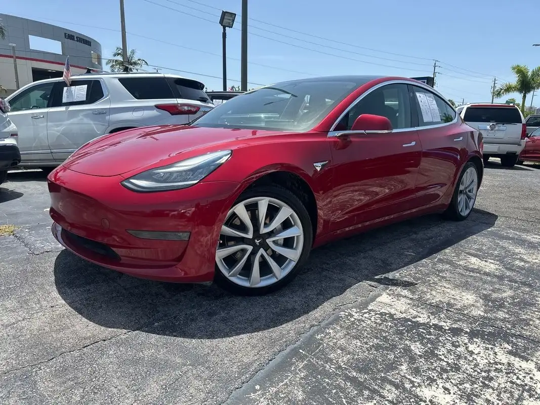2019 Tesla Model 3 Long Range photo 1