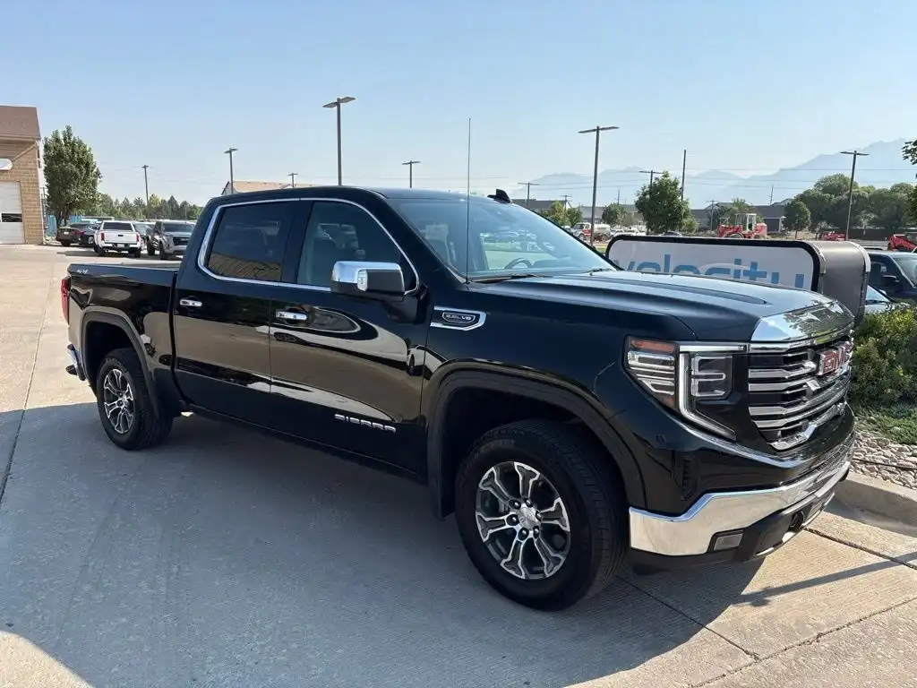 2025 GMC Sierra 4WD Crew Cab Short Box SLT's photo