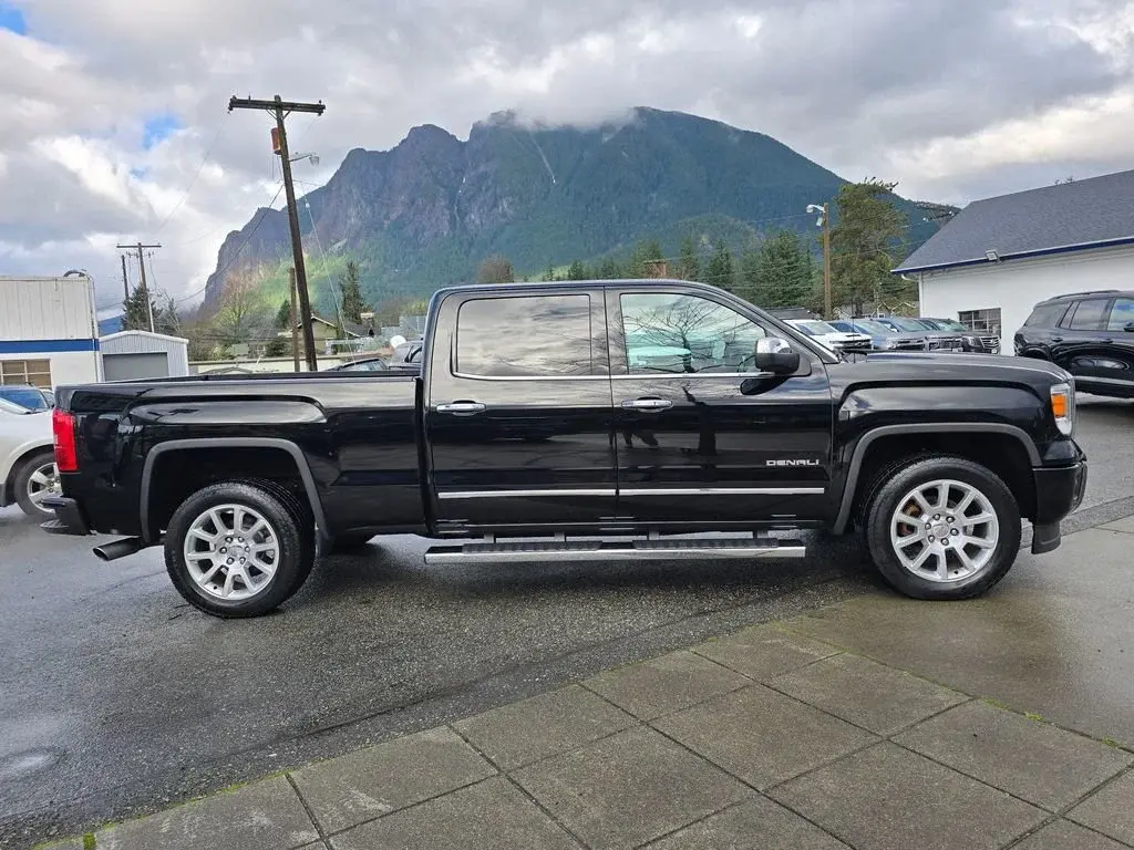 2015 GMC Sierra 4WD Crew Cab Standard Box photo 4
