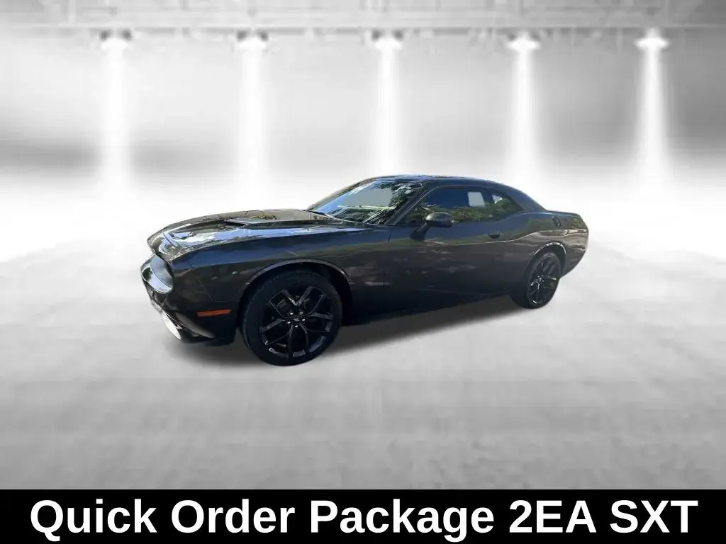 2020 Dodge Challenger SXT Auto photo 3