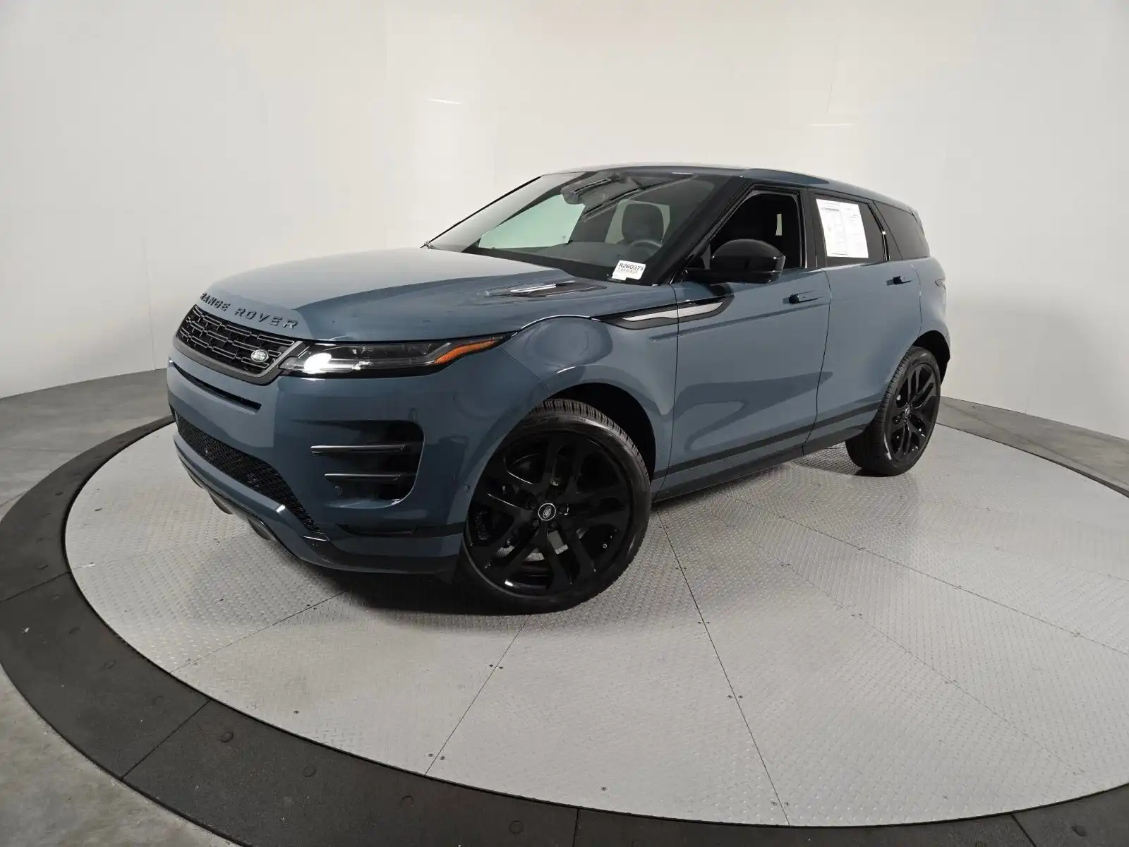 2026 Land Rover Range Rover Evoque Dynamic SE's photo