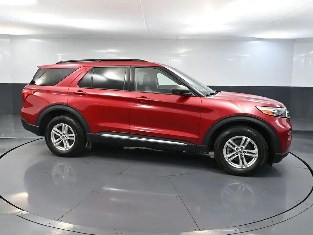 2023 Ford Explorer XLT 4WD photo 4