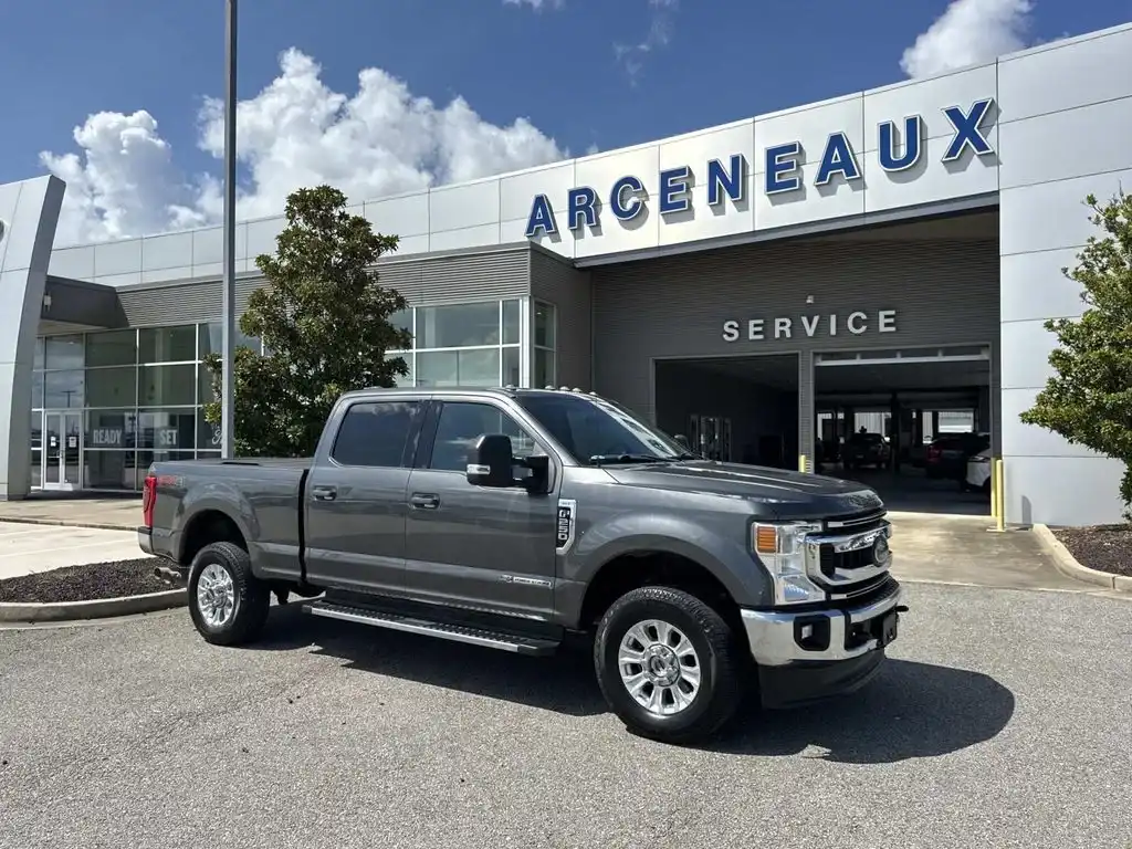 2020 Ford F-250 XLT 4x4 Crew Cab 6-3/4' Box's photo