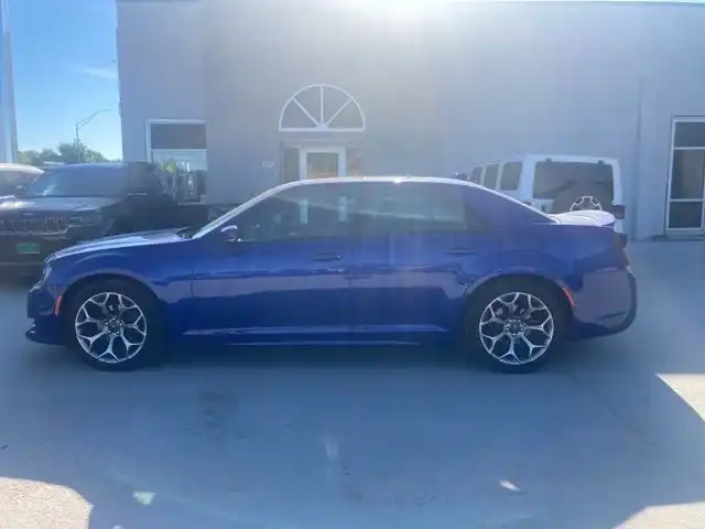 2018 Chrysler 300 S's photo
