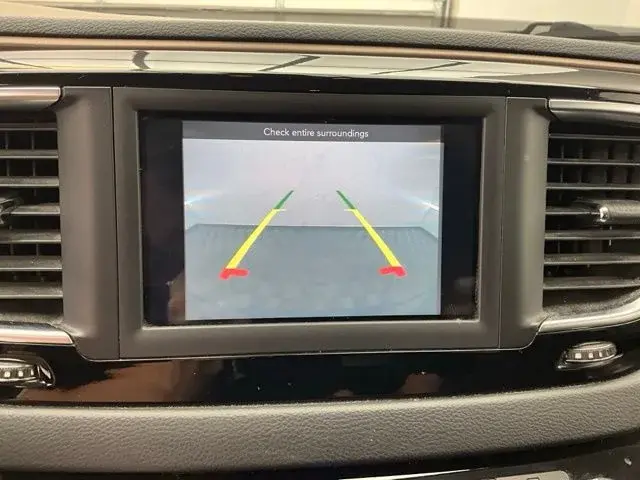 2018 Chrysler Pacifica L photo 3
