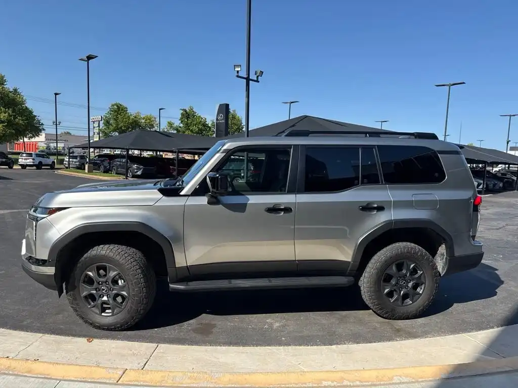 2025 Lexus GX 460 550 Overtrail's photo