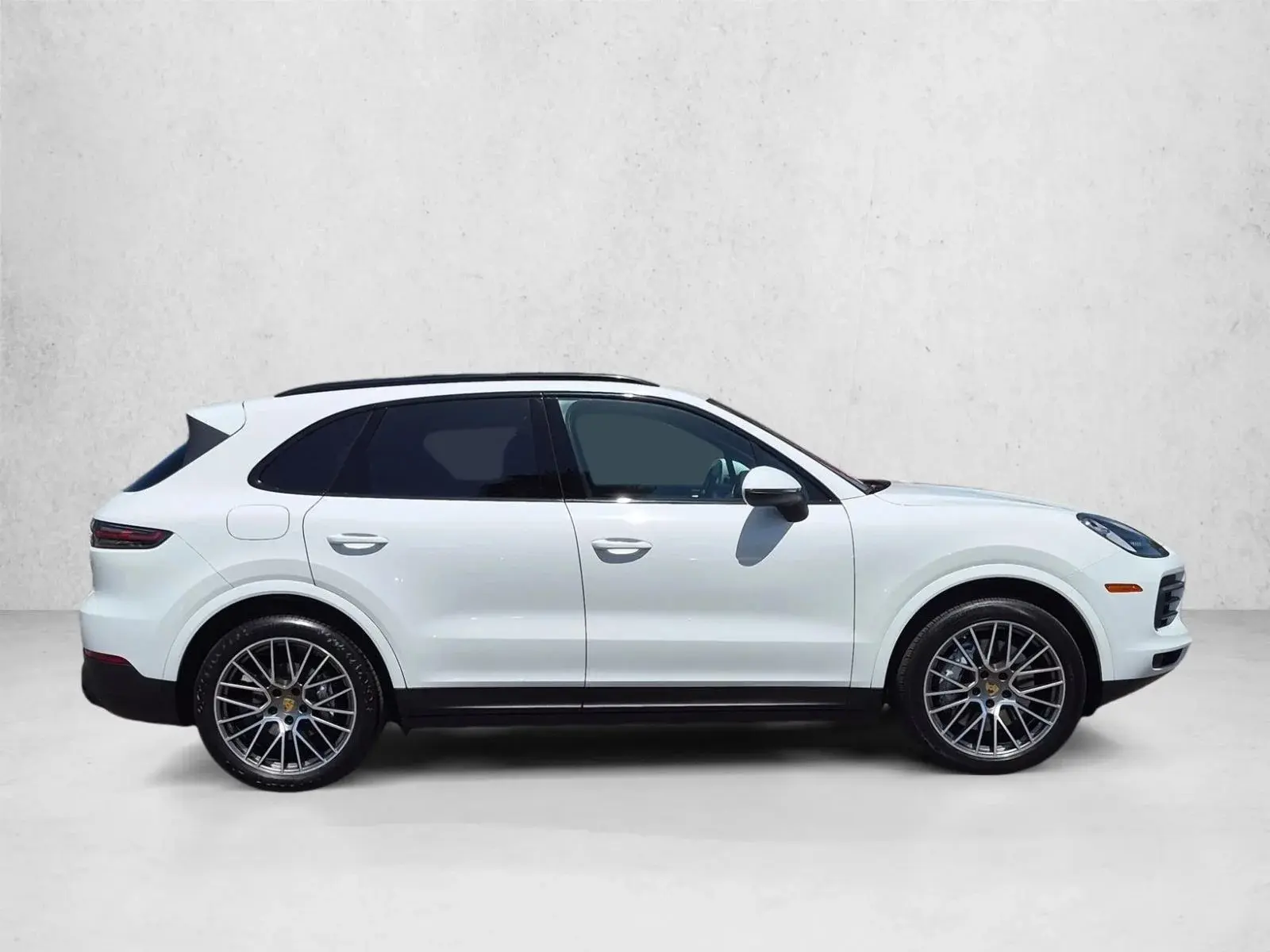 2023 Porsche Cayenne Platinum Edition photo 4
