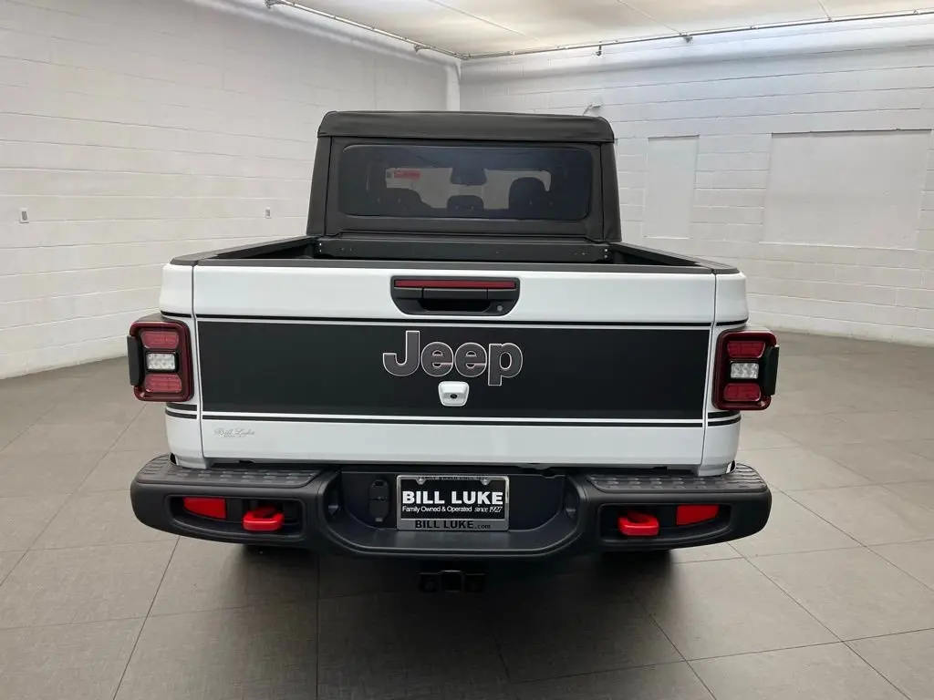 2026 Jeep Gladiator Shadow OPS Auto photo 4