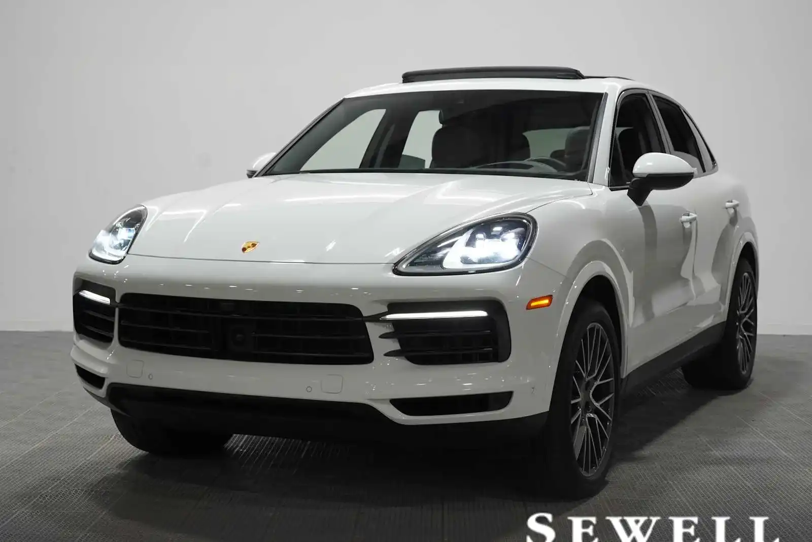 2022 Porsche Cayenne Platinum Edition's photo