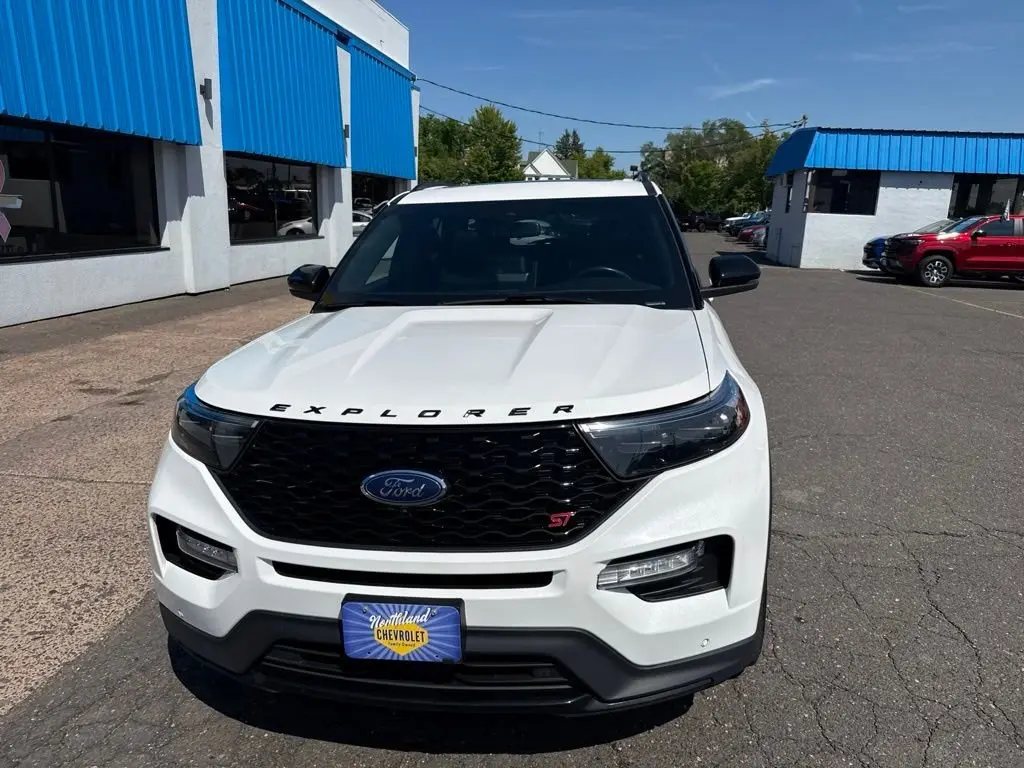 2023 Ford Explorer ST 4WD photo 3