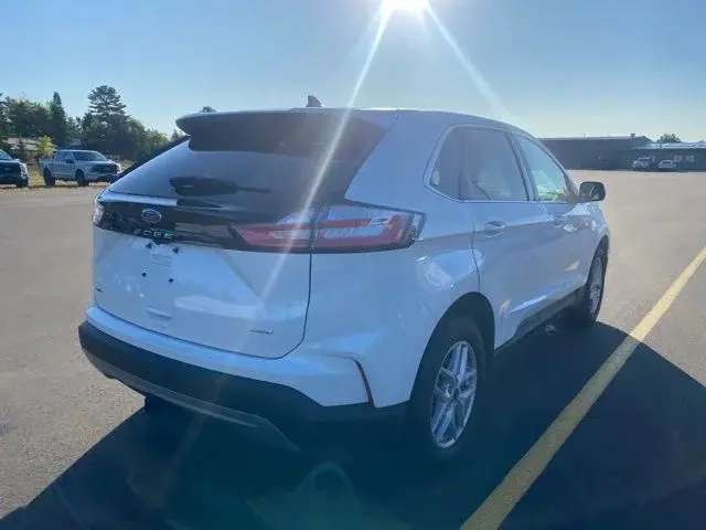 2024 Ford Edge SEL AWD photo 5