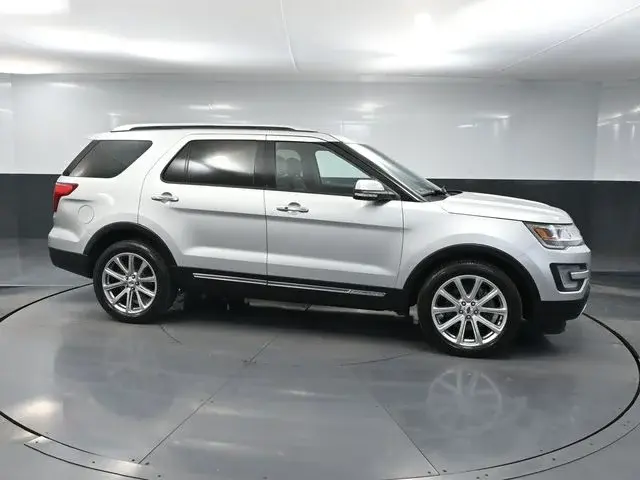 2017 Ford Explorer Limited 4WD photo 4