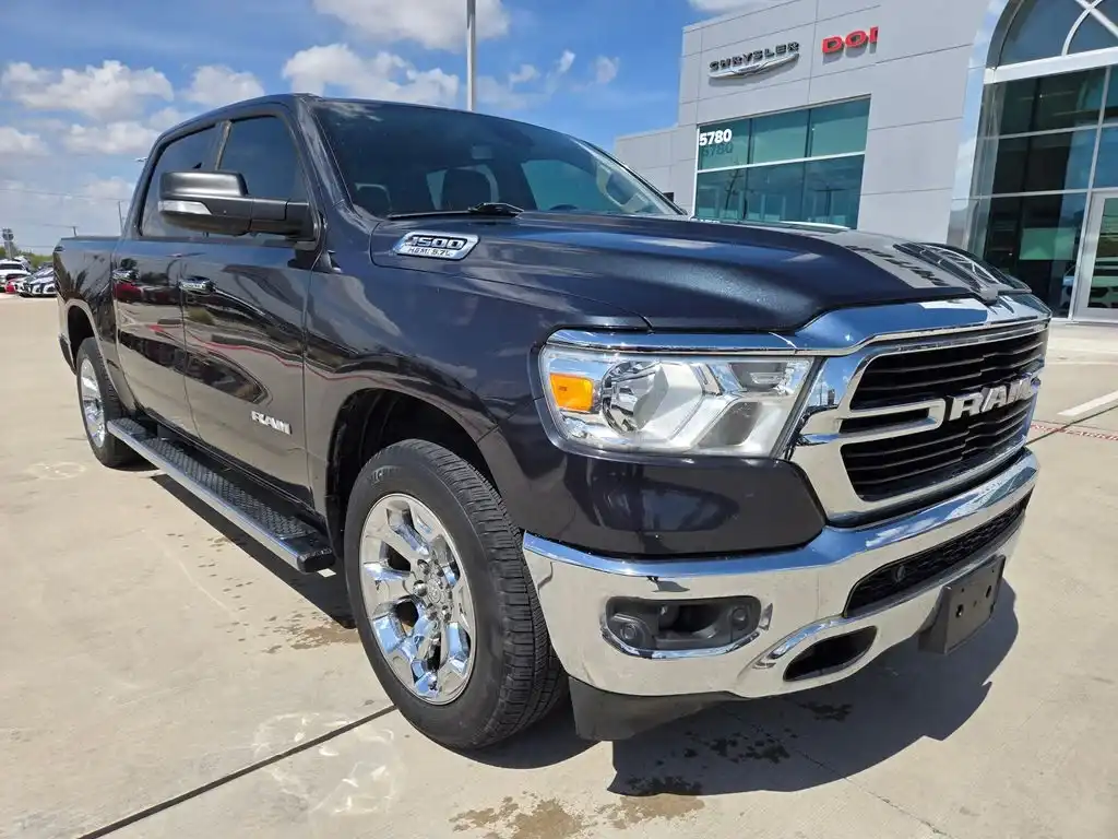 2020 RAM 1500 Big Horn/Lone Star 4WD Crew Cab 5'7's photo