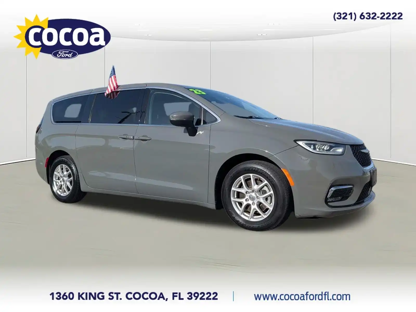 2023 Chrysler Pacifica Touring L's photo