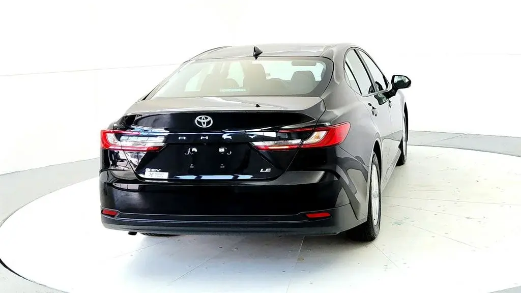 2025 Toyota Camry LE Hybrid photo 5