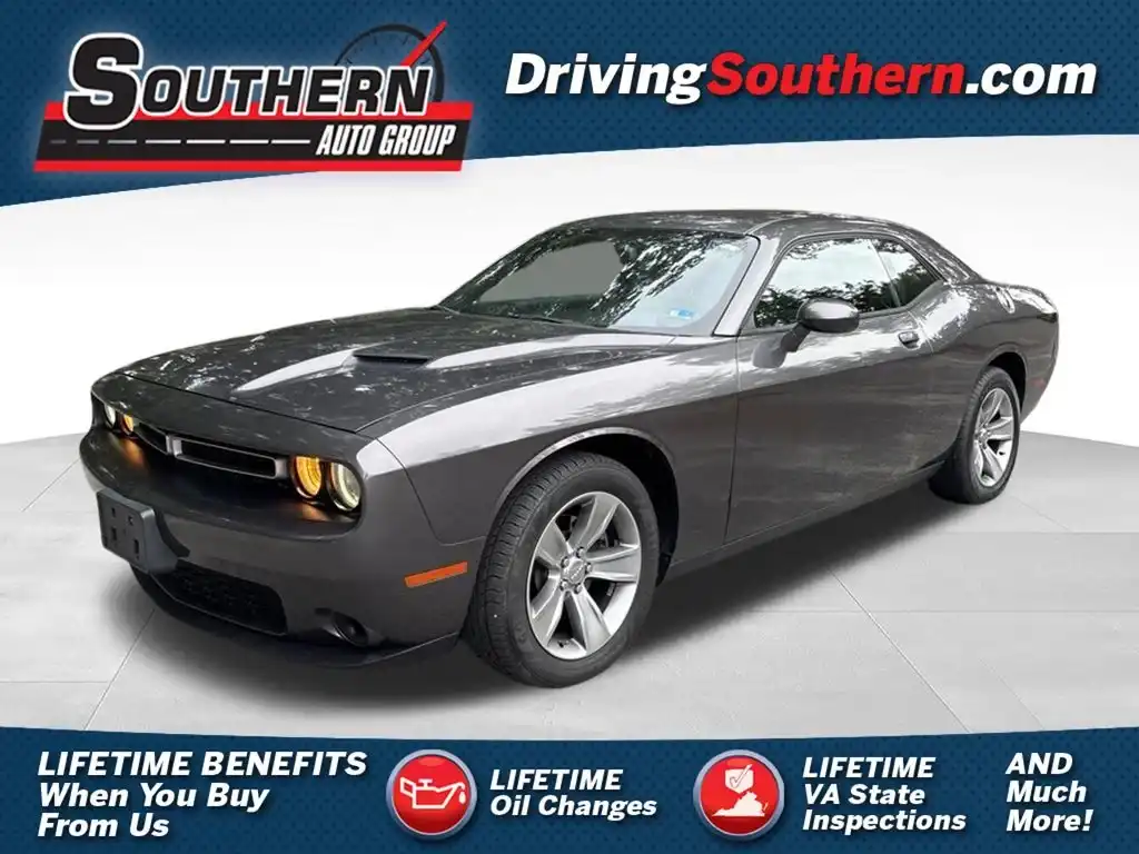 2015 Dodge Challenger SXT's photo