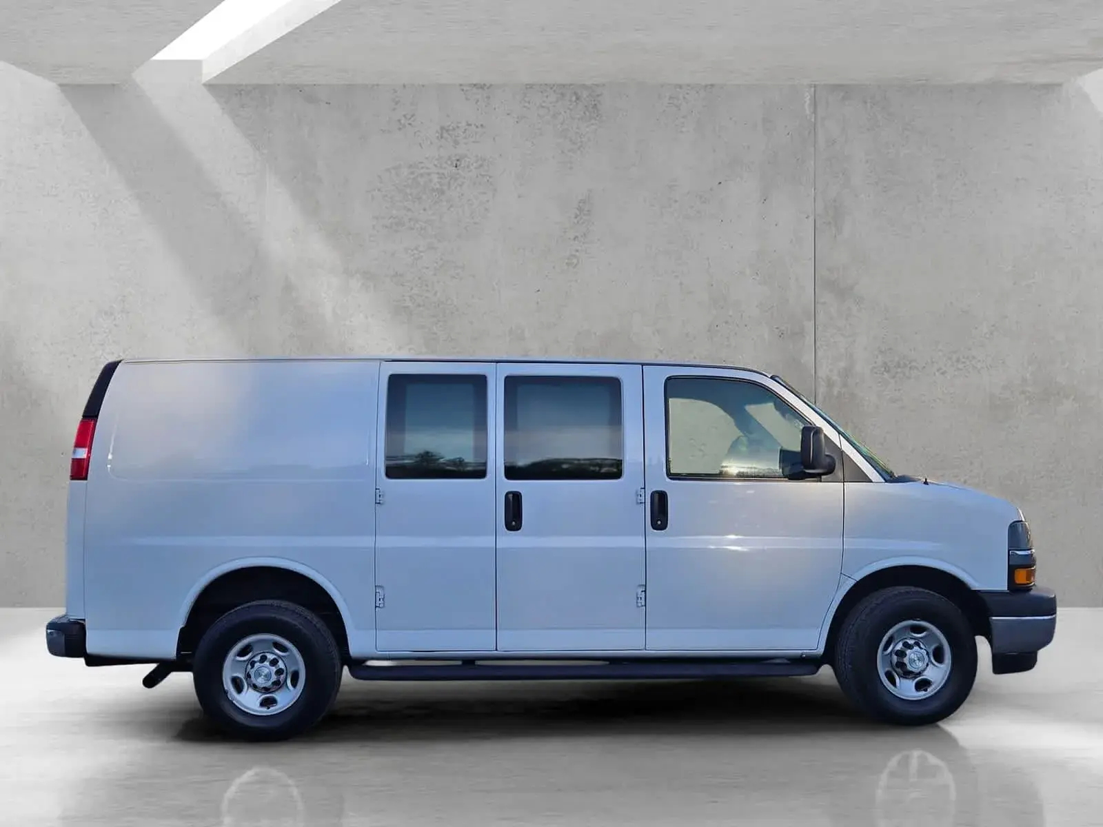 2021 Chevrolet Express Work Van HD 2500 photo 3