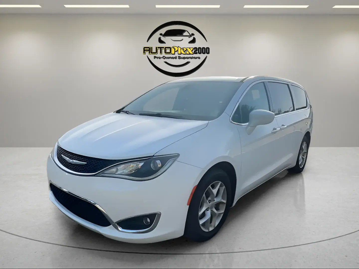 2018 Chrysler Pacifica Touring Plus photo 3