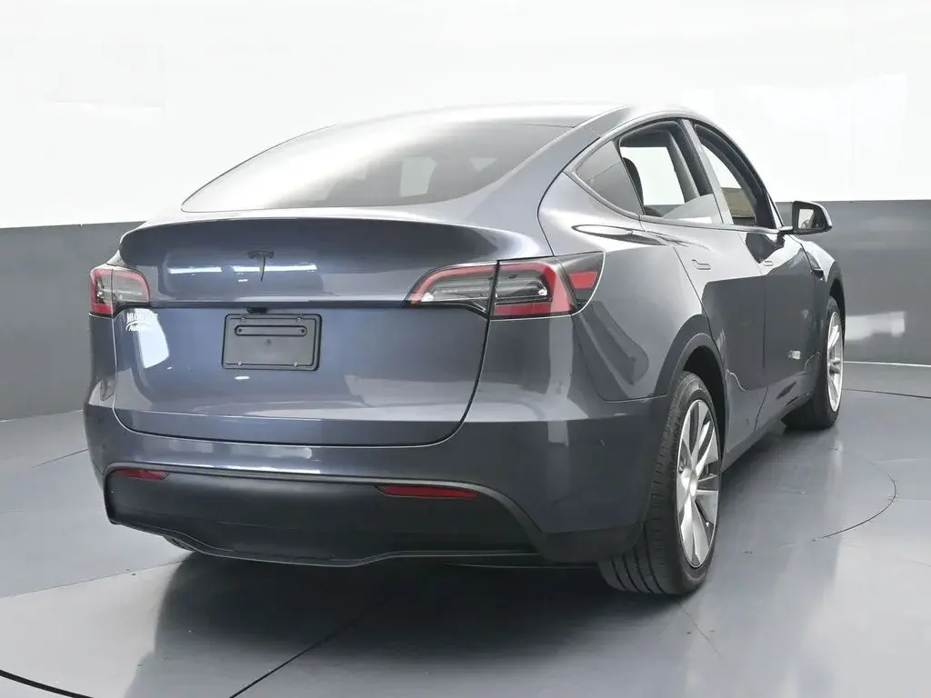 2023 Tesla Model Y Rear Wheel Drive photo 4