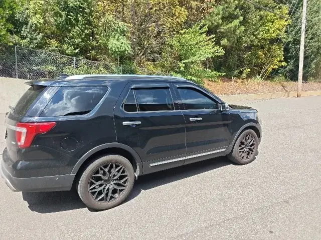 2016 Ford Explorer Platinum 4WD photo 3