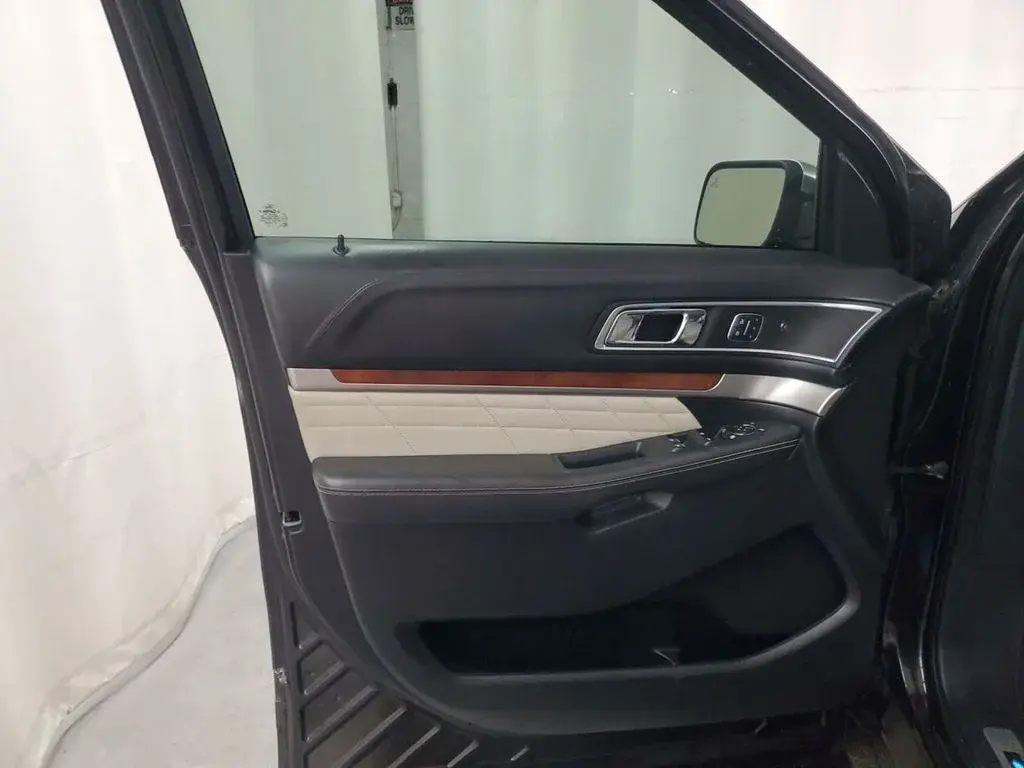 2016 Ford Explorer Platinum 4WD photo 5