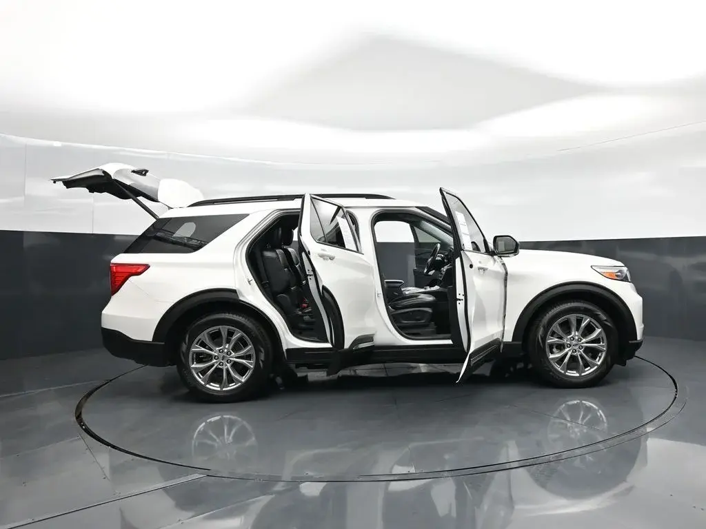 2021 Ford Explorer XLT RWD photo 4