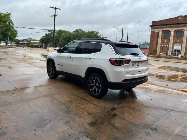 2025 Jeep Compass Limited 4X4 photo 5