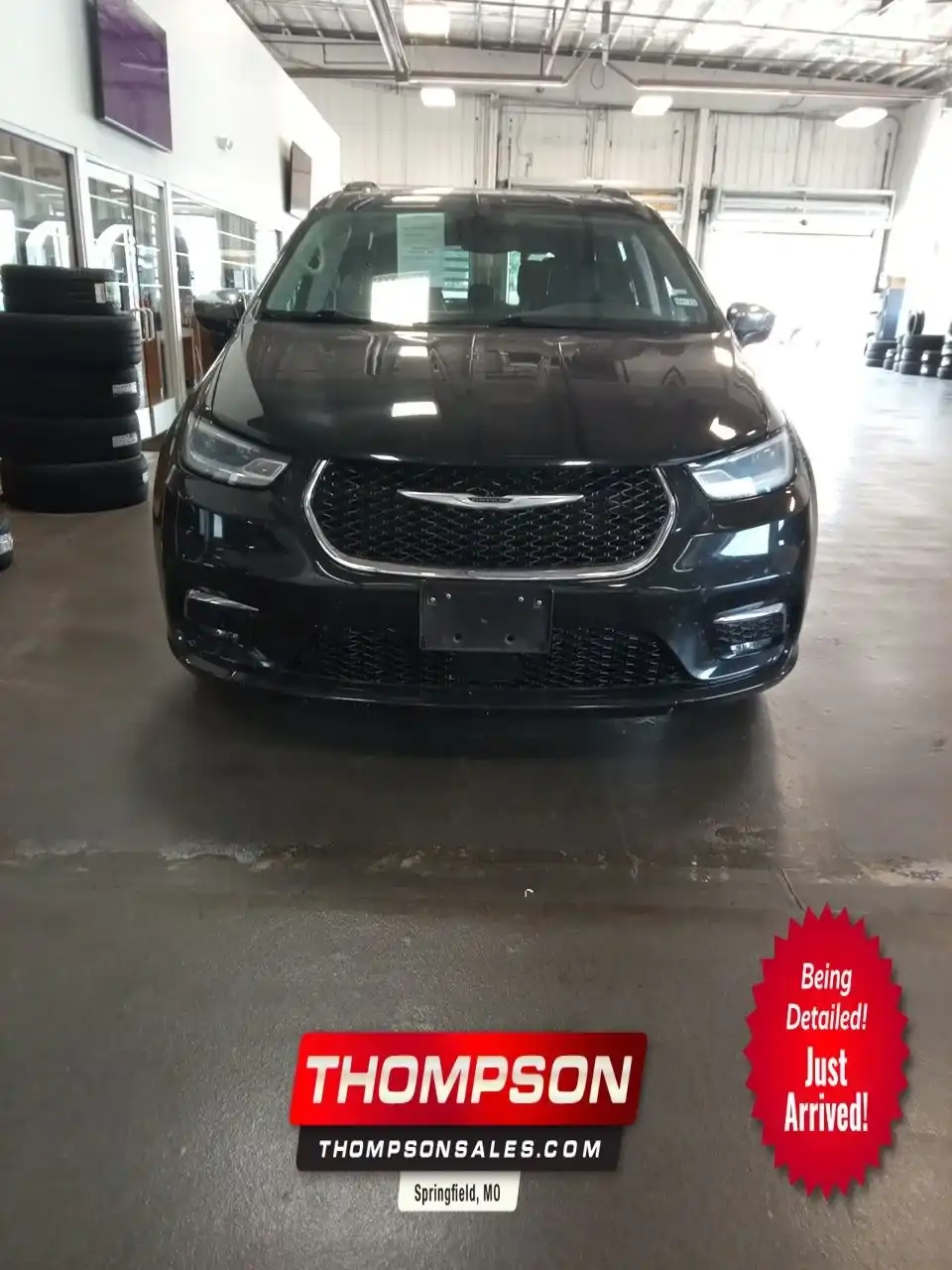 2023 Chrysler Pacifica Limited's photo