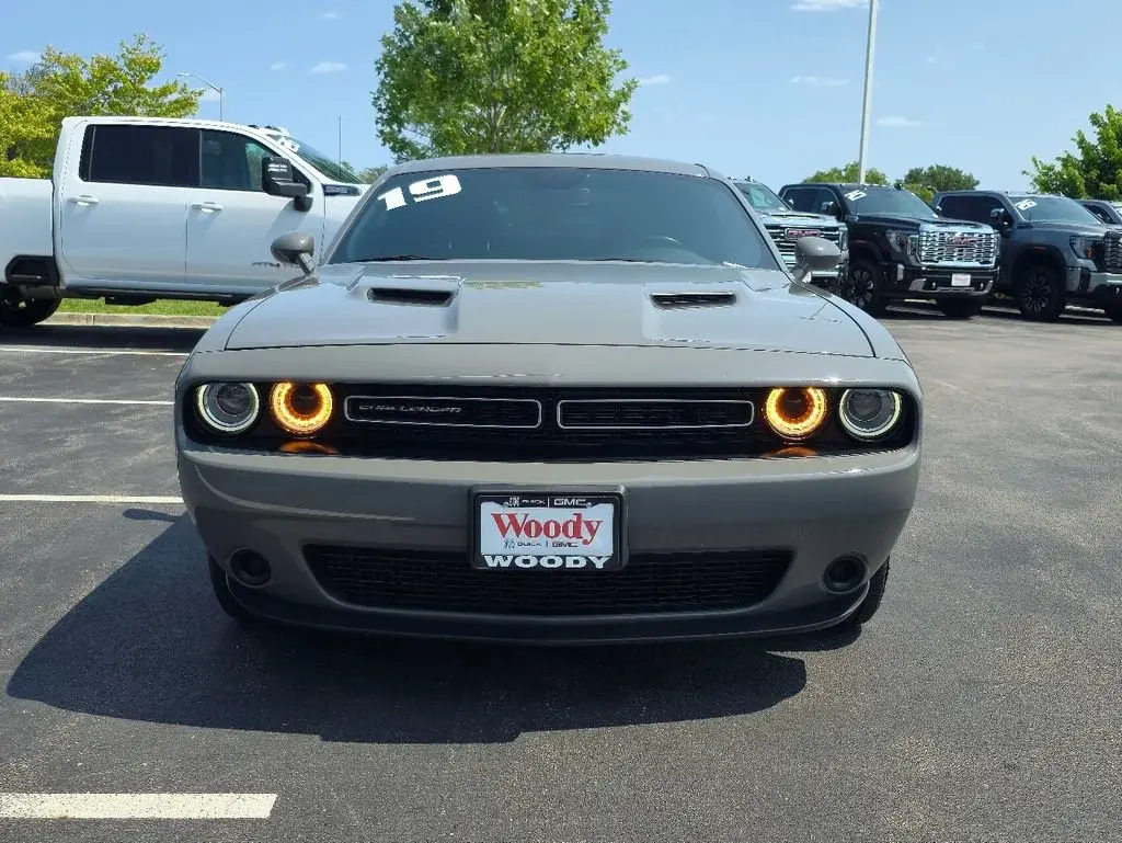 2019 Dodge Challenger SXT Auto photo 4