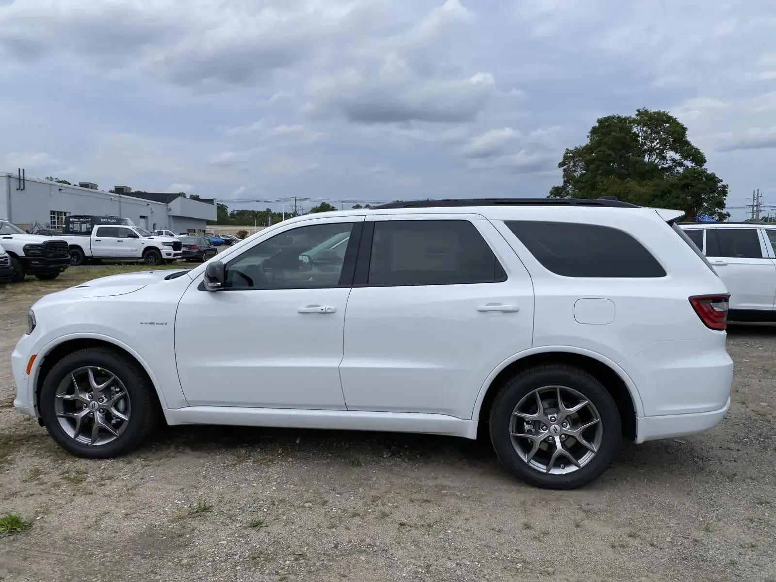 2027 Dodge Durango HEMI V8 GT AWD Plus photo 3