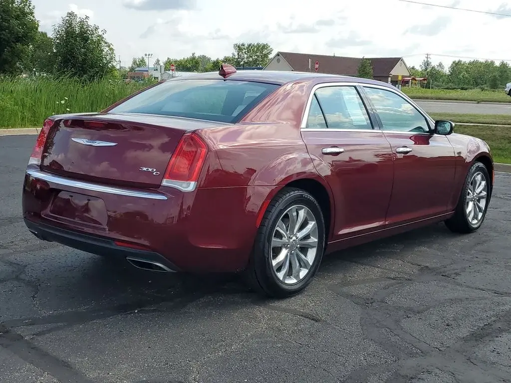 2017 Chrysler 300 C AWD photo 4
