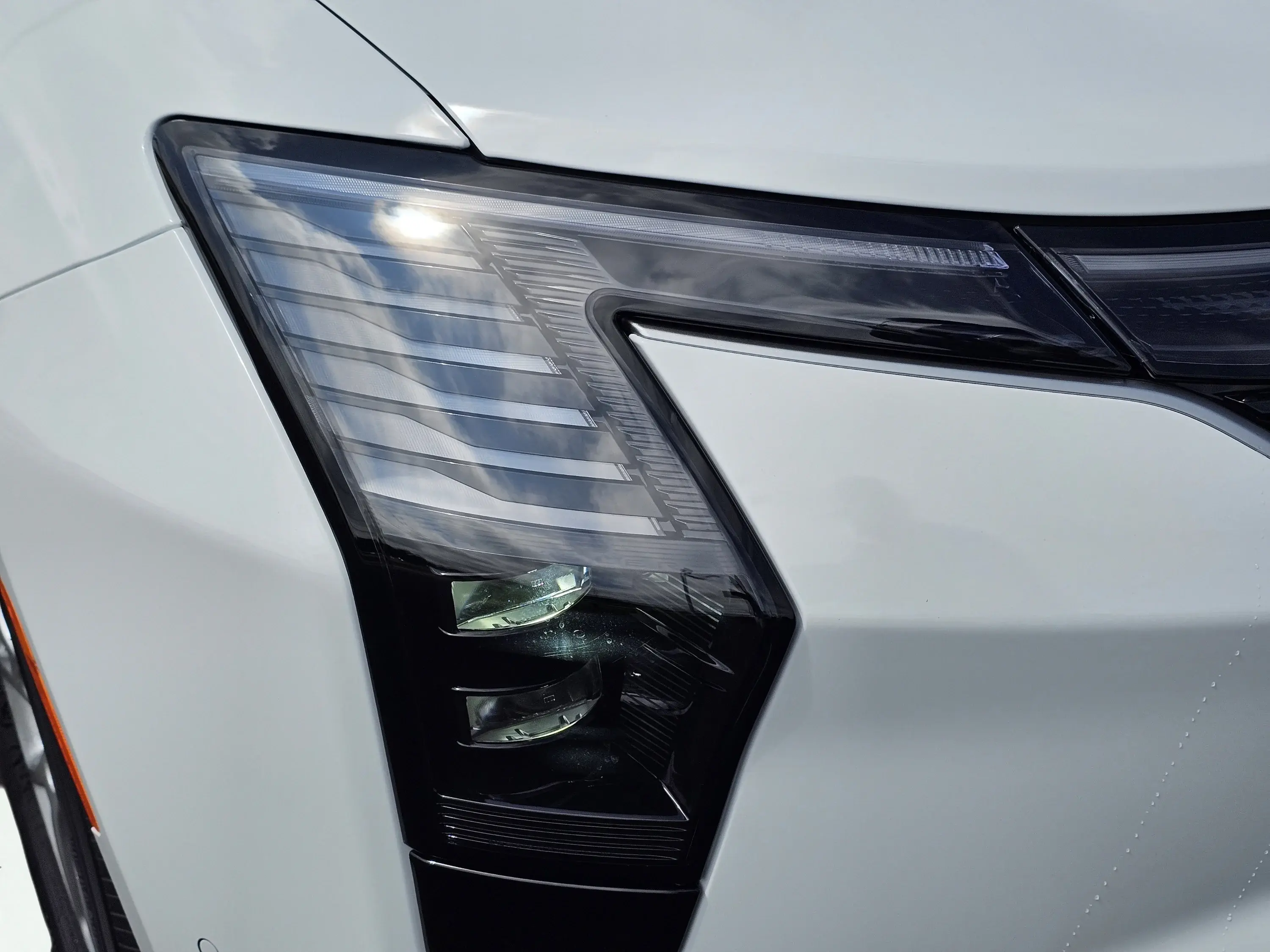 2027 Chrysler Pacifica Select photo 4