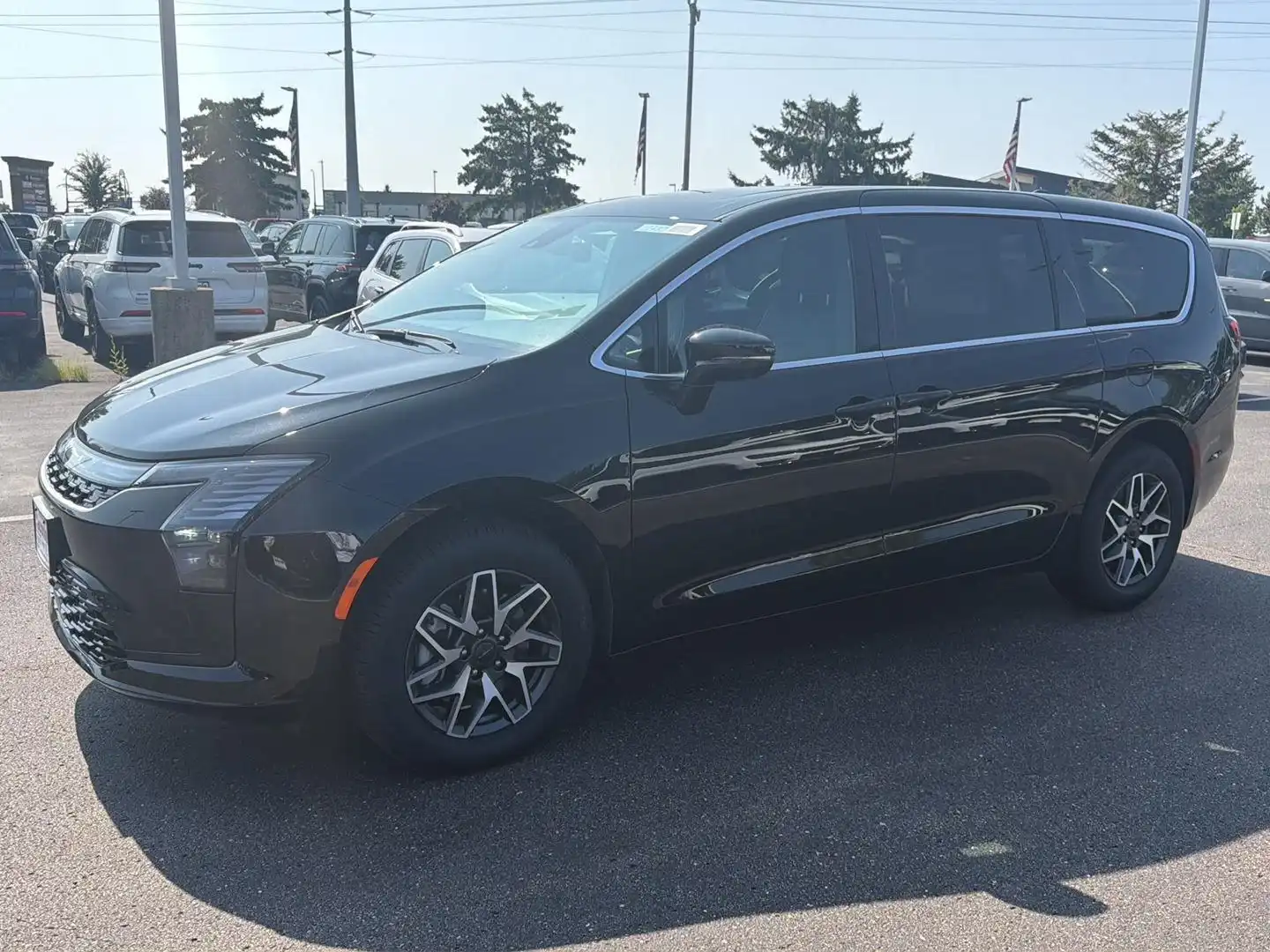 2027 Chrysler Pacifica Limited AWD's photo