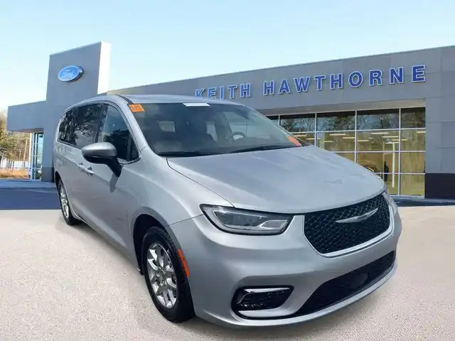 2023 Chrysler Pacifica Touring L's photo