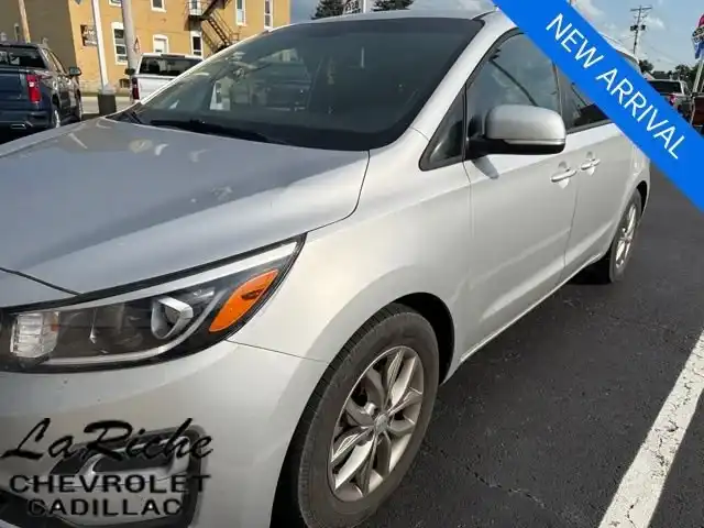 2020 Kia Sedona EX's photo