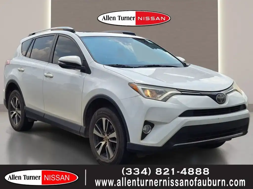 2017 Toyota RAV4 XLE's photo