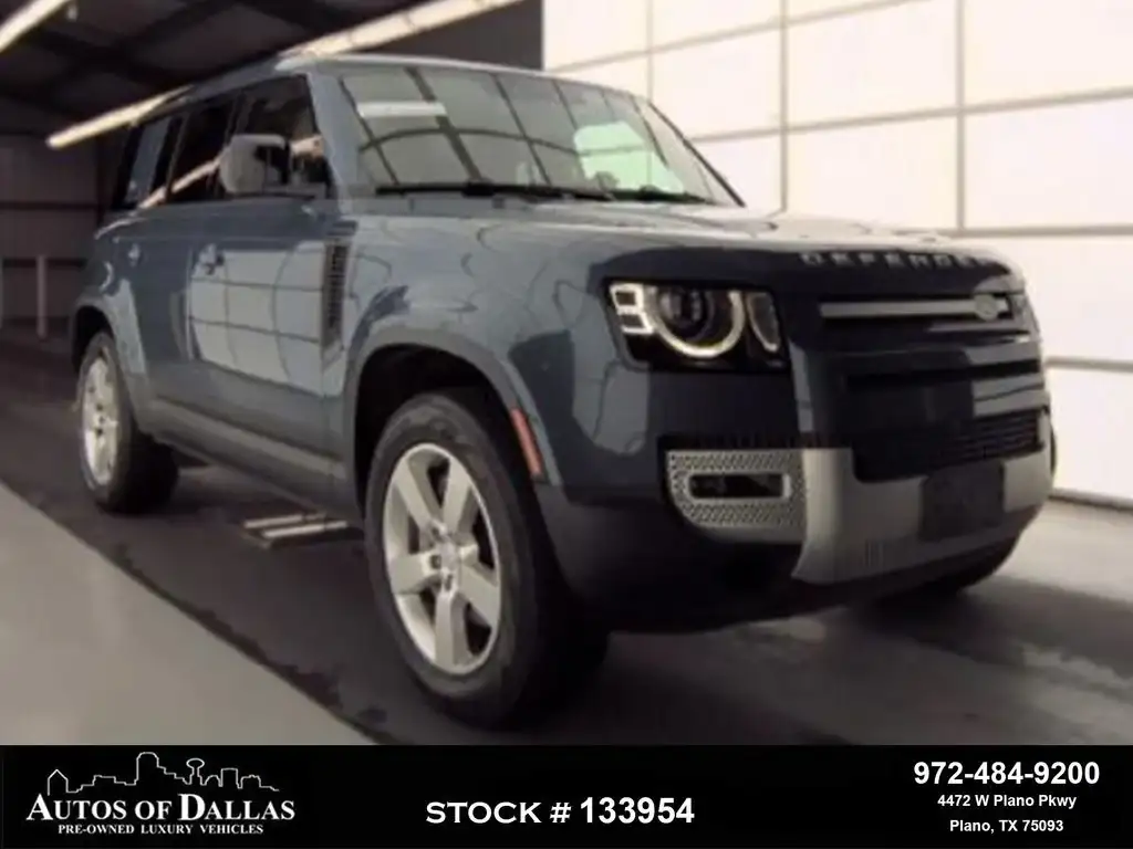 2023 Land Rover Defender SE's photo
