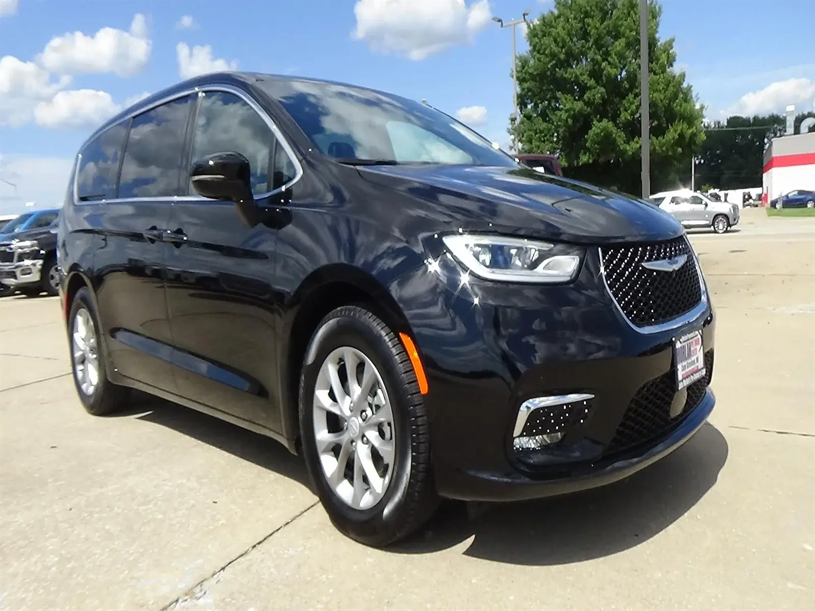 2026 Chrysler Pacifica Limited photo 4