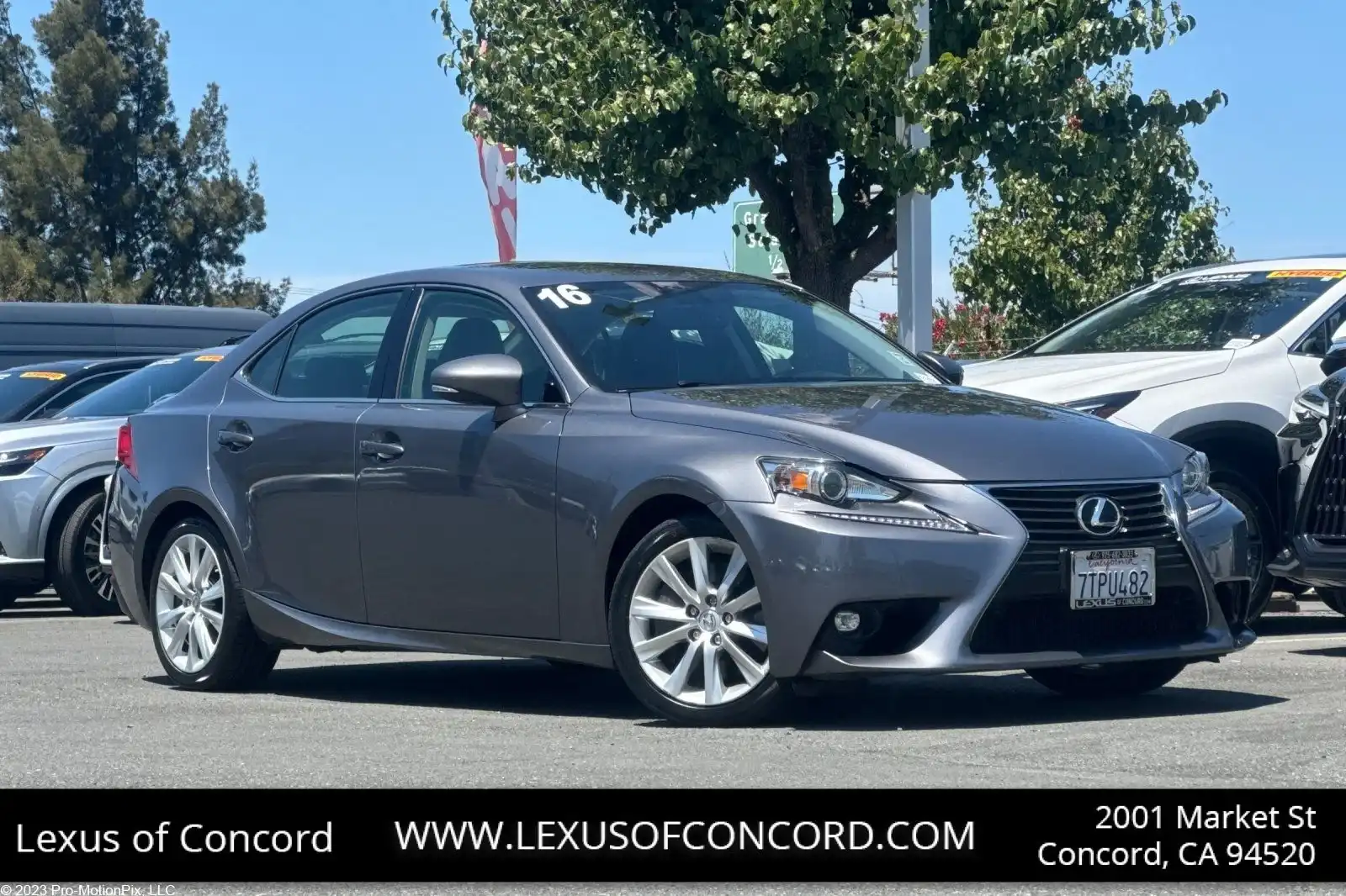 2016 Lexus IS 350 200t's photo
