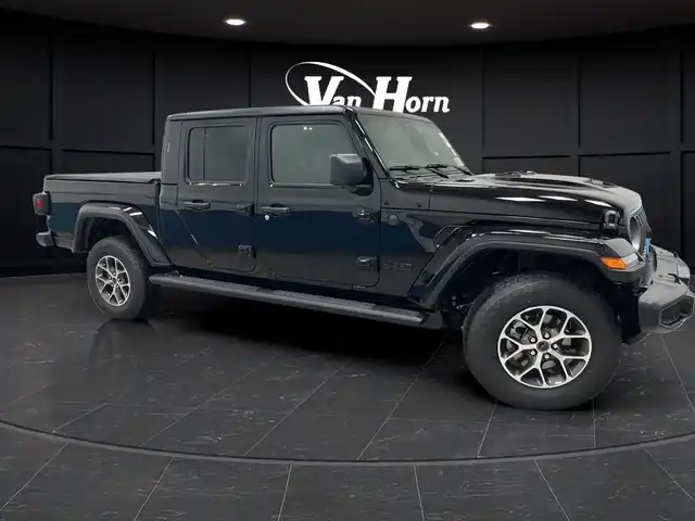 2026 Jeep Gladiator Sport S Auto's photo