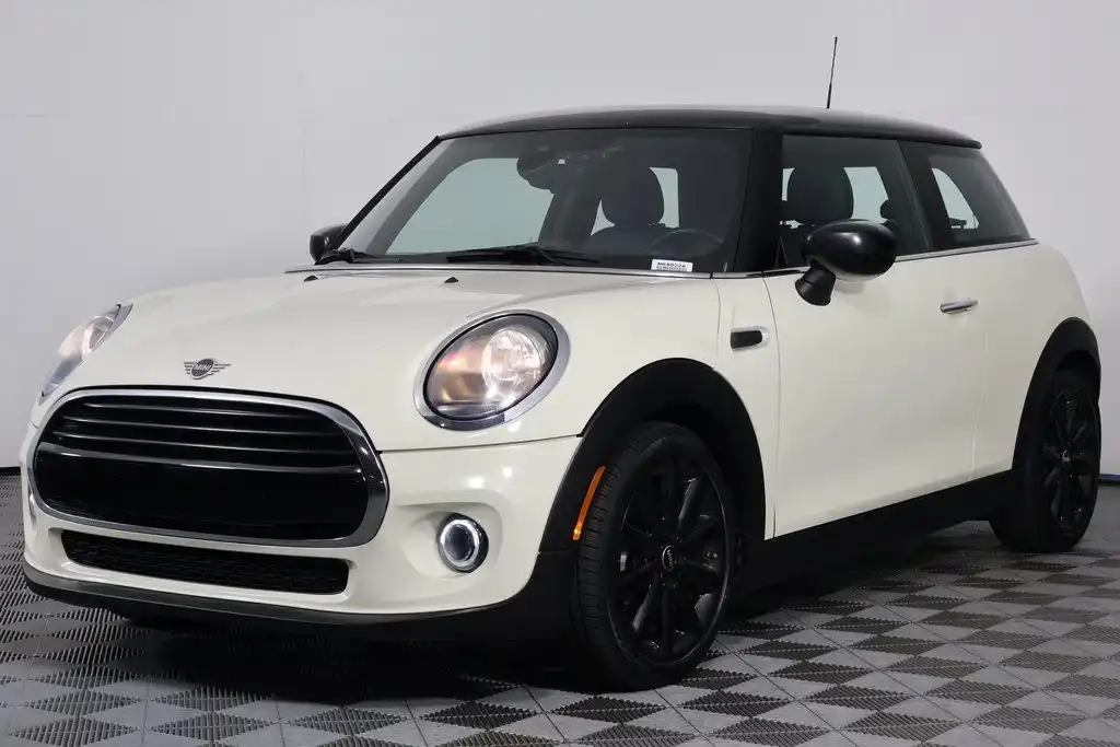2021 MINI Hardtop Oxford Edition's photo