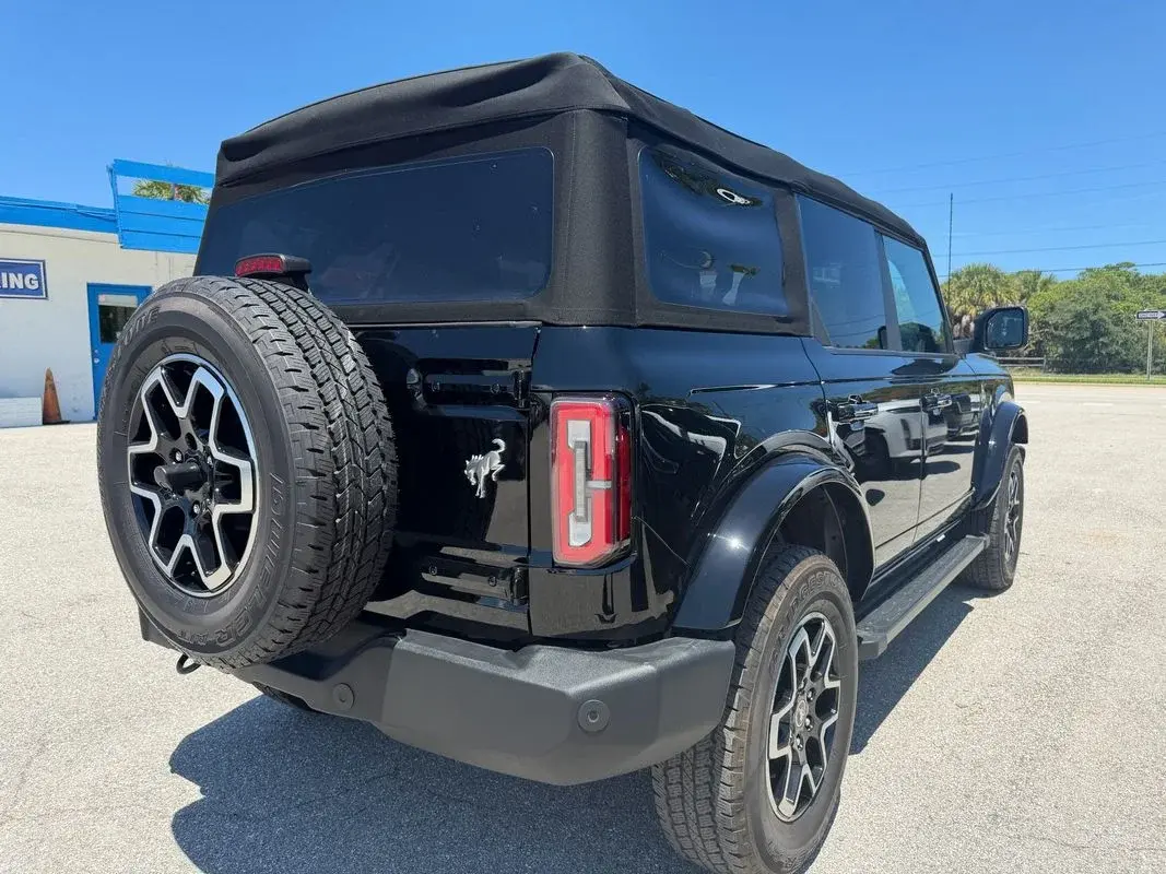 2024 Ford Bronco Outer Banks 4WD photo 4