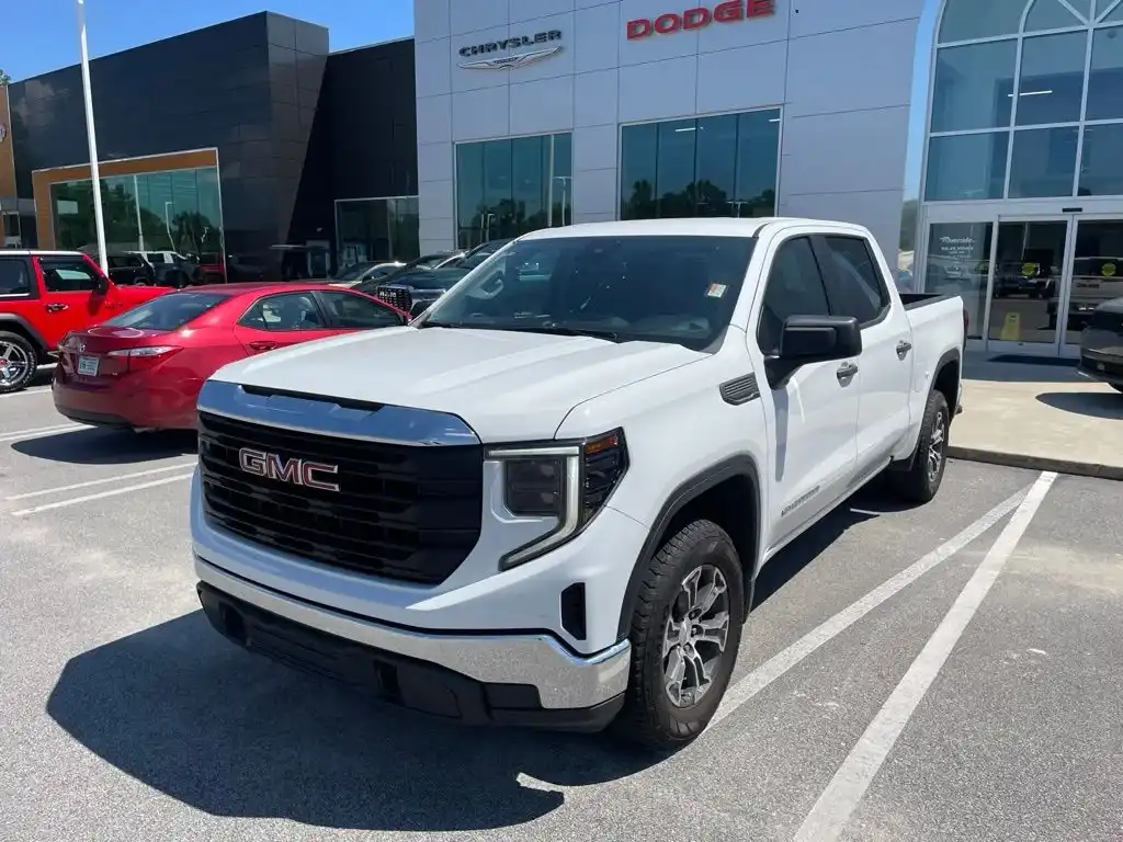 2023 GMC Sierra 4WD Crew Cab Short Box Pro's photo