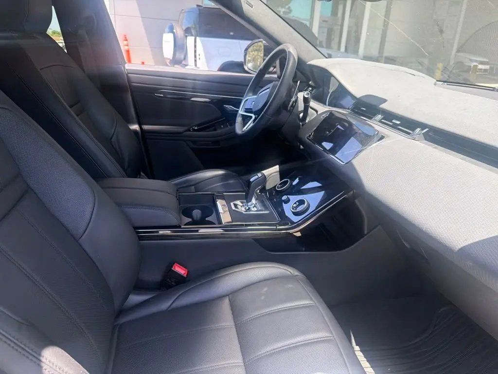 2023 Land Rover Range Rover Evoque R-Dynamic S photo 4