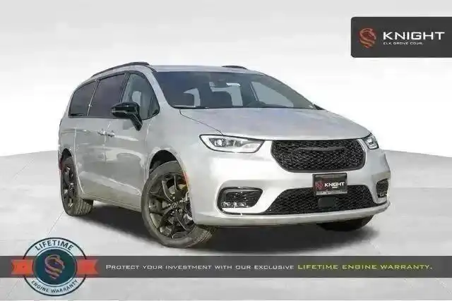 2026 Chrysler Pacifica Select AWD's photo