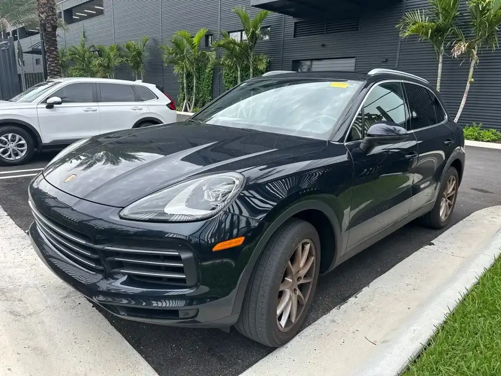 2023 Porsche Cayenne Platinum Edition's photo