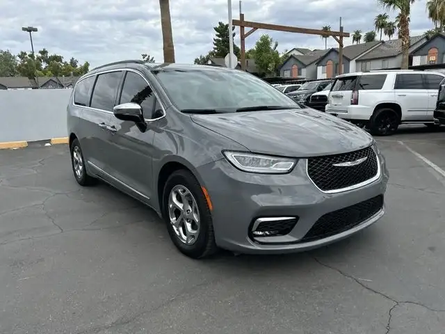 2023 Chrysler Pacifica Limited photo 1