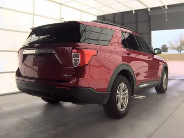 2024 Ford Explorer XLT 4WD photo 5