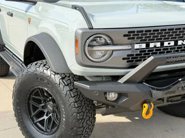 2023 Ford Bronco Badlands 4x4 photo 3