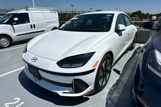 2024 Hyundai Ioniq 6 SE AWD's photo